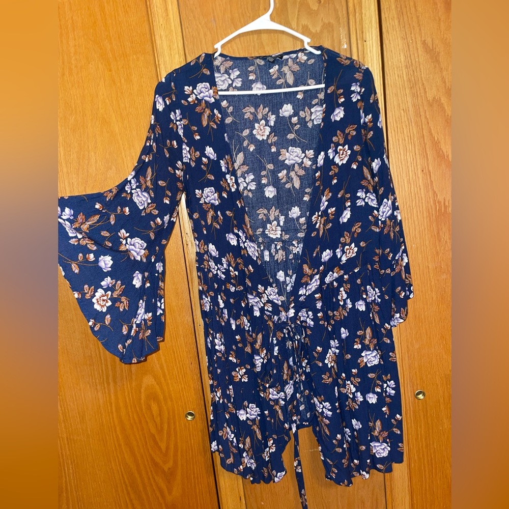Wrap dress from American eagle. Very flattering. Size medium.
